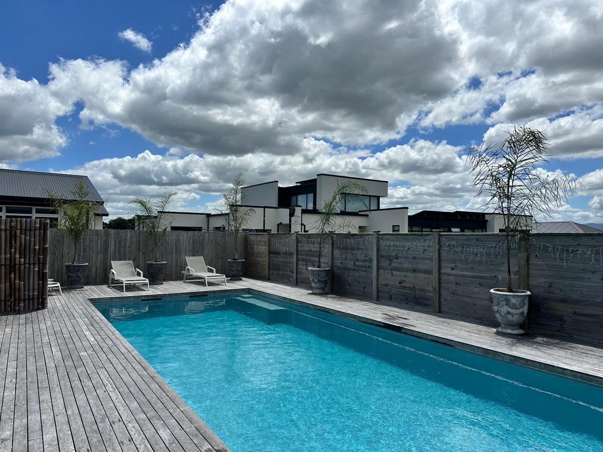 Hobbiton Pool House Hotel Matamata Exterior photo